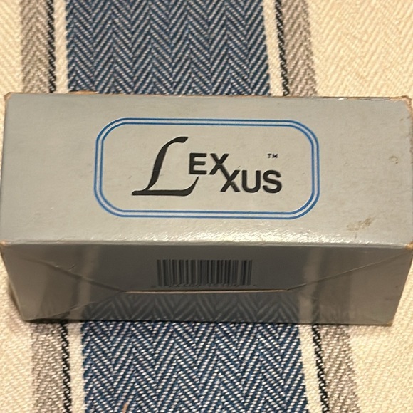 Vintage Black Lexxus 35MM Film Camera Focus Free w Paperwork and Box - Picture 4 of 6